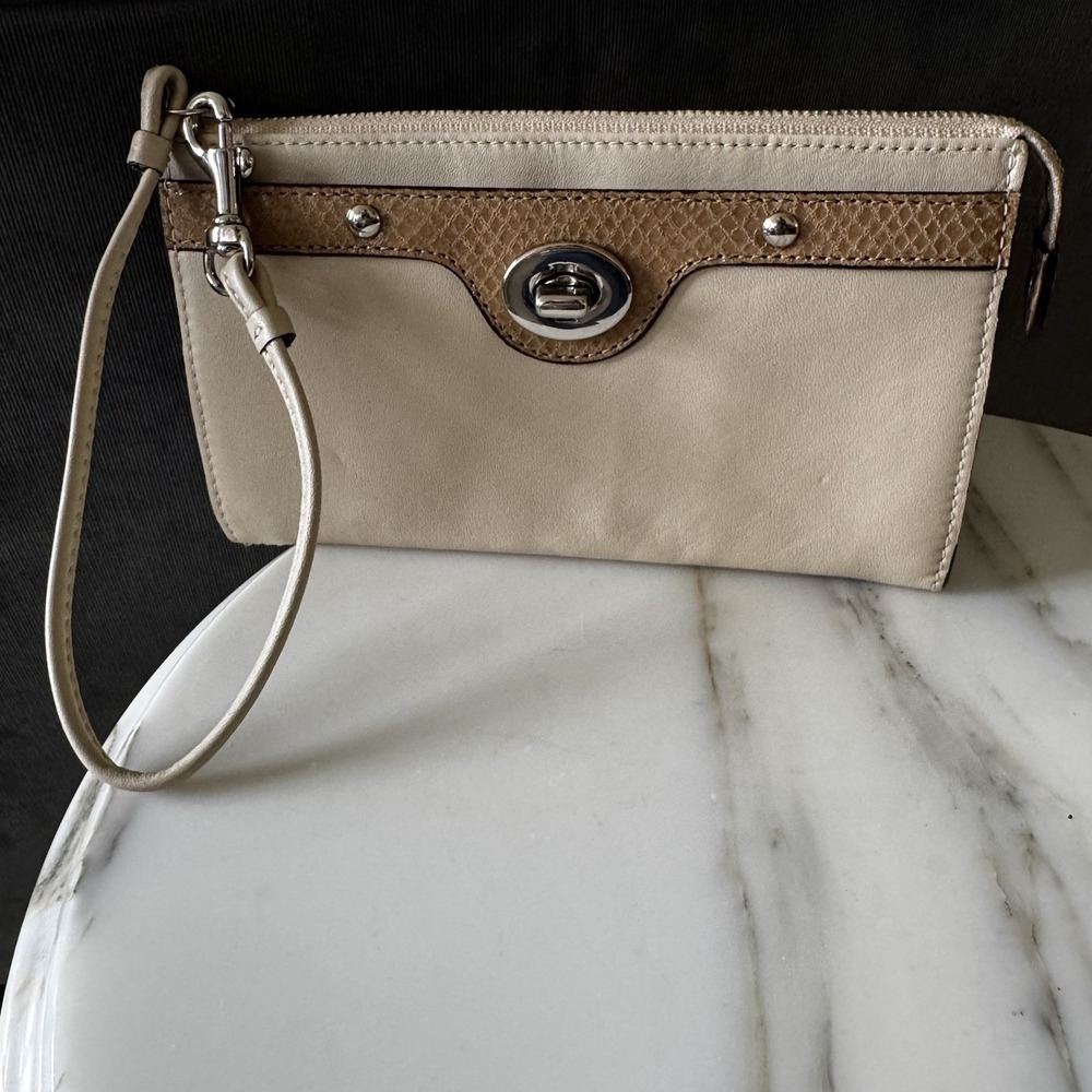 COACH Penelope Leather Zippy Wristlet F45647 Wrist Wallet SV/White/Nutmeg $158